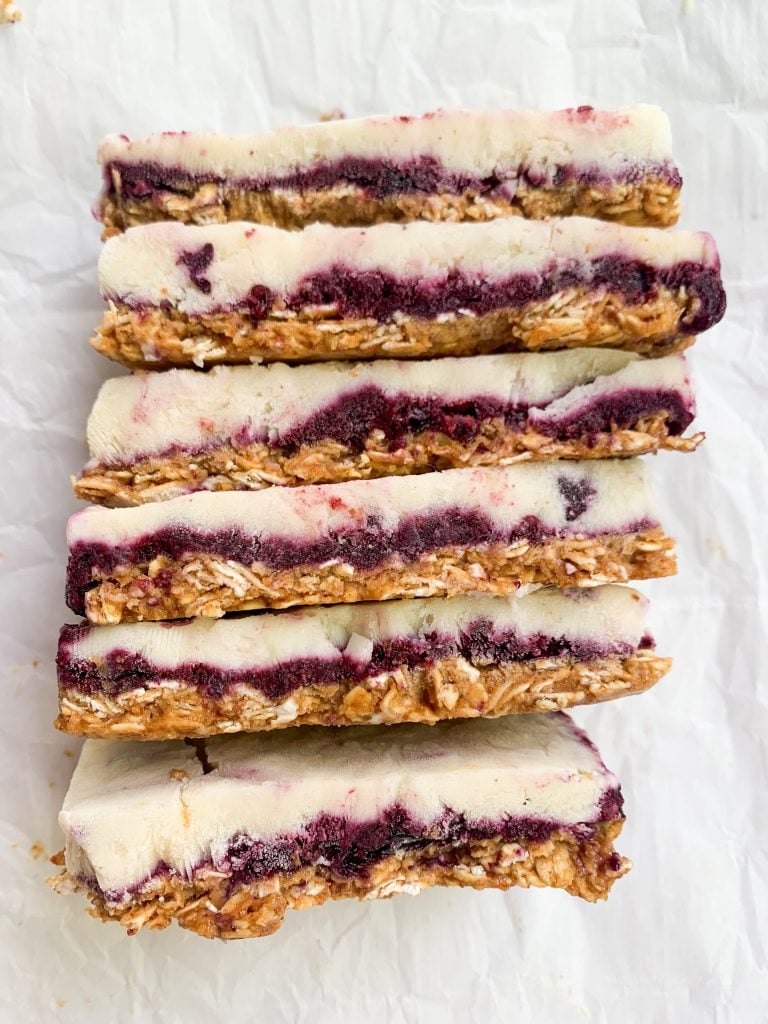 granola and berries frozen yogurt bars