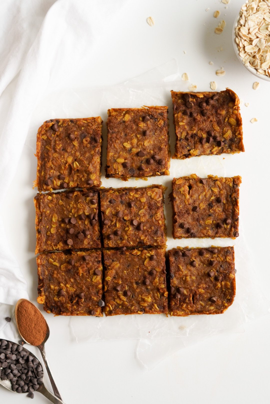 Chocolate Chip Pumpkin Oatmeal Breakfast Bars (Easy & Healthy ...