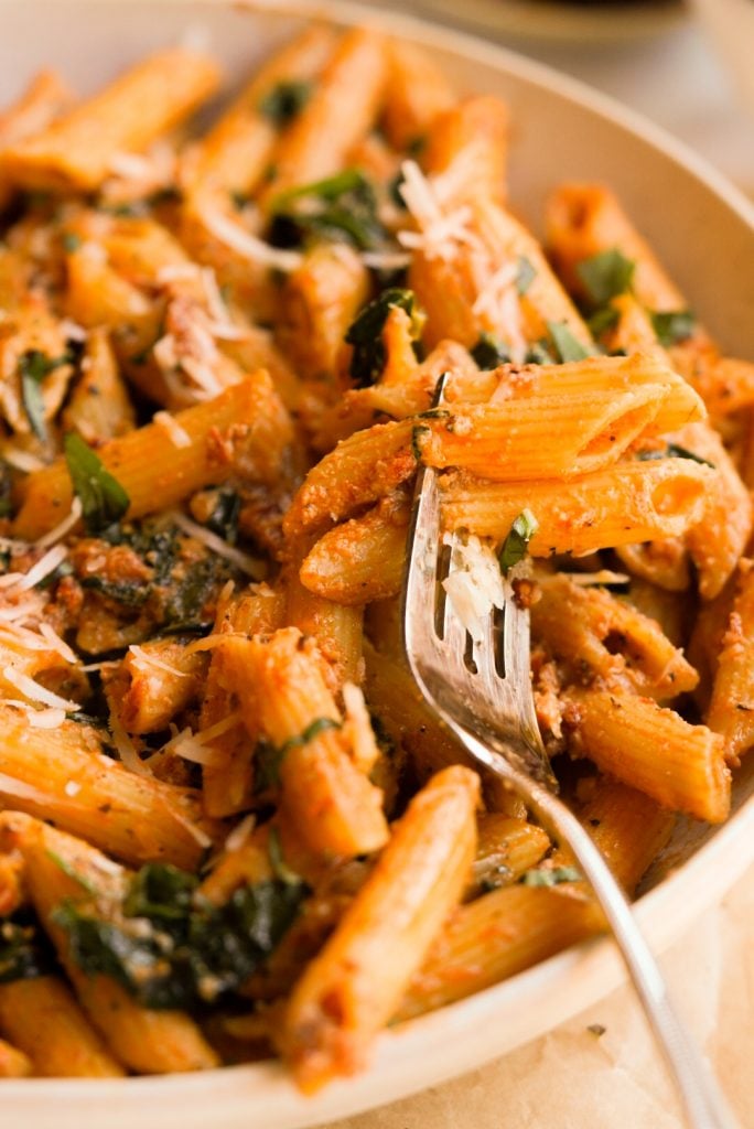 healthy tomato pasta with spinach