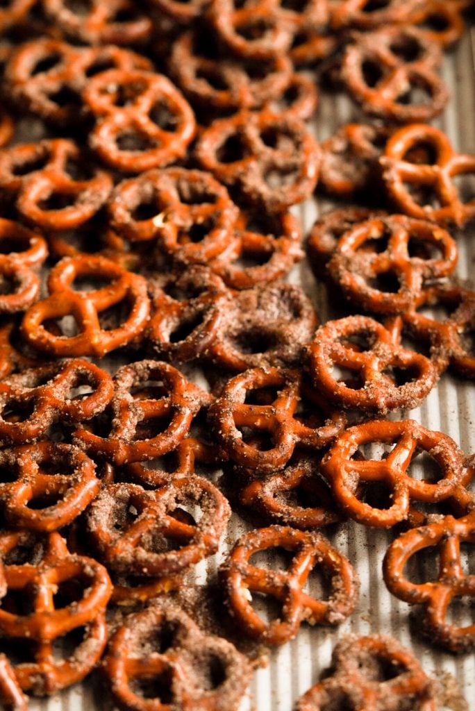 pretzels with cinnamon and sugar