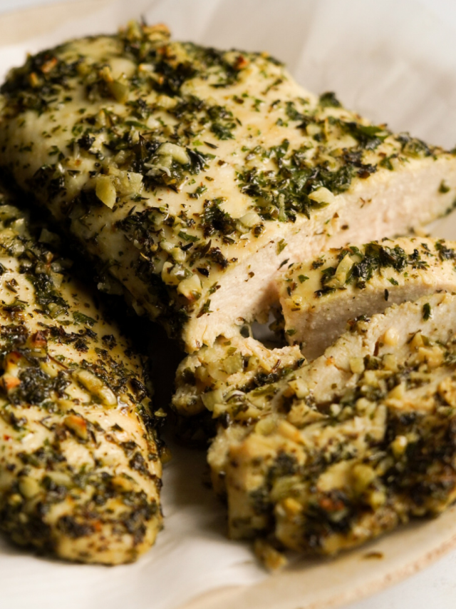 Baked Greek Chicken Breast Recipe (Easy Marinade!)