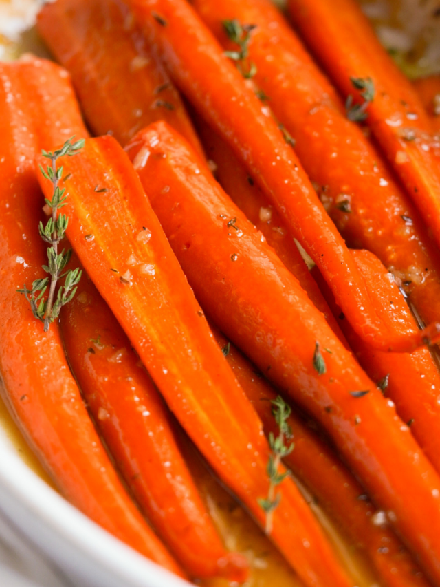 Maple Glazed Carrots Recipe (Oven Roasted!)