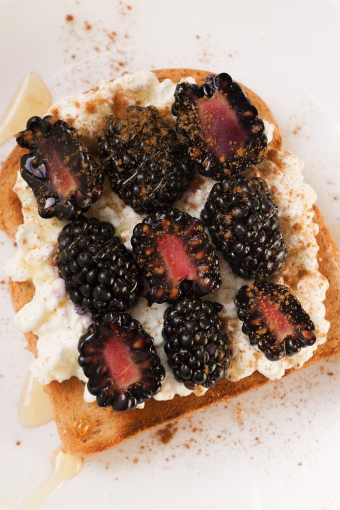 blackberry cottage cheese toast
