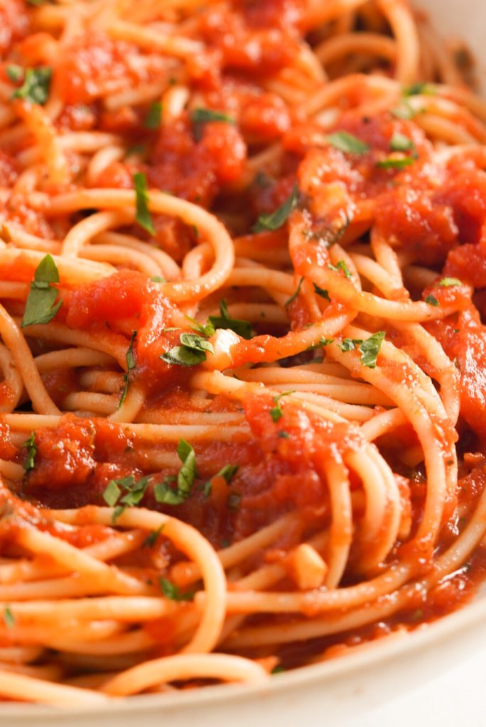 healthy tomato sauce with spaghetti and fresh basil