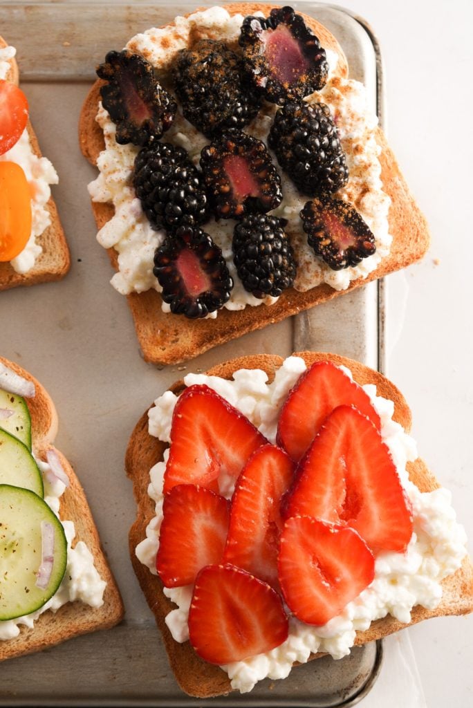 sweet cottage cheese toasts