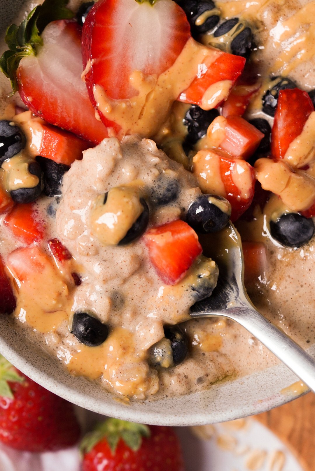 Easy & Fluffy Egg White Oatmeal (High Protein) Wellness by Kay