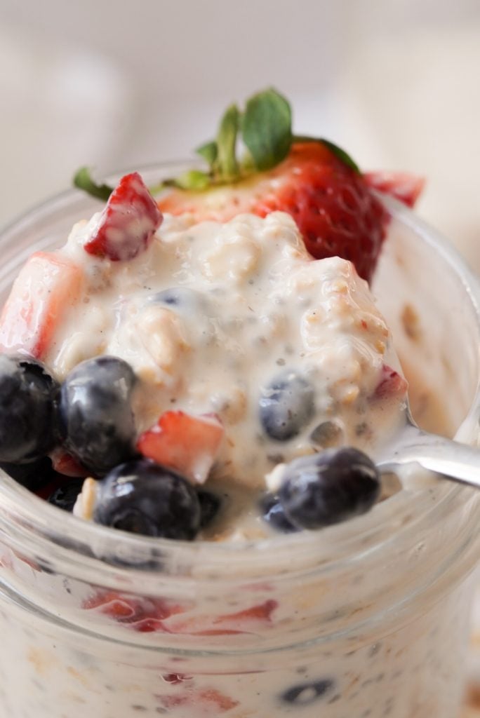 vanilla oats topped with berries