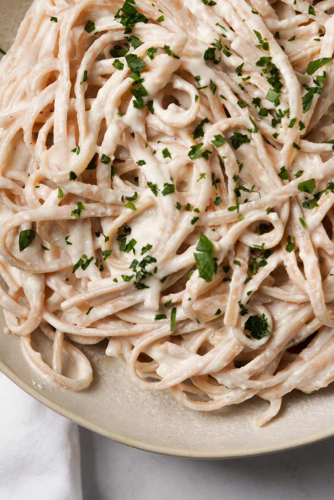 Creamy Greek Yogurt Alfredo Pasta Sauce (High Protein!) Wellness by Kay