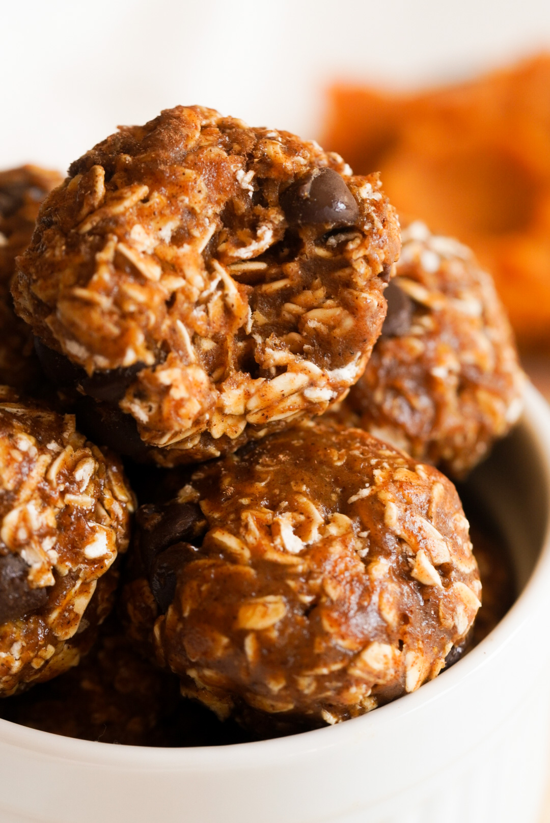 Pumpkin Spice Protein Balls (No-Bake Healthy Bites) - Wellness by Kay