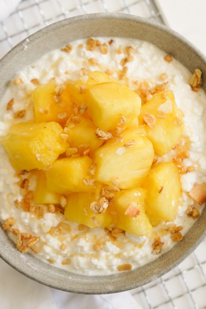 cottage cheese and fruit (pineapple)