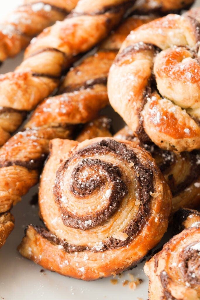 nutella puff pastry roll